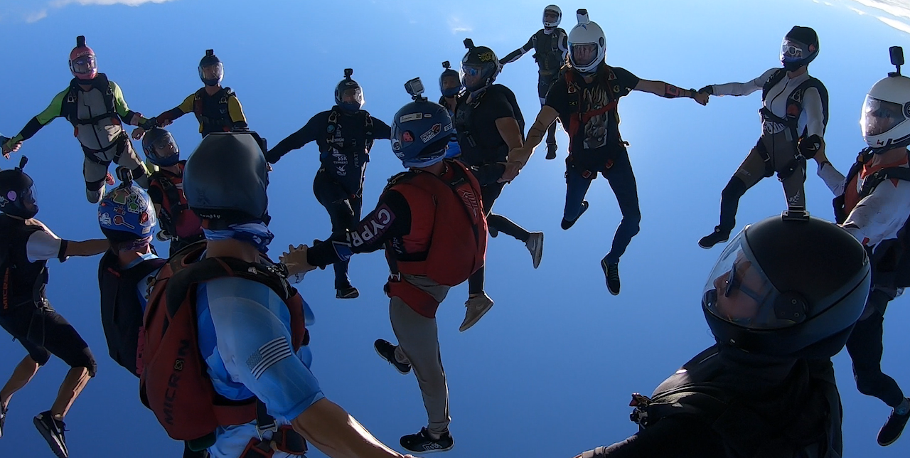 Quick Skydiving Guide: How do skydivers move and breathe in the air? How do they land?
