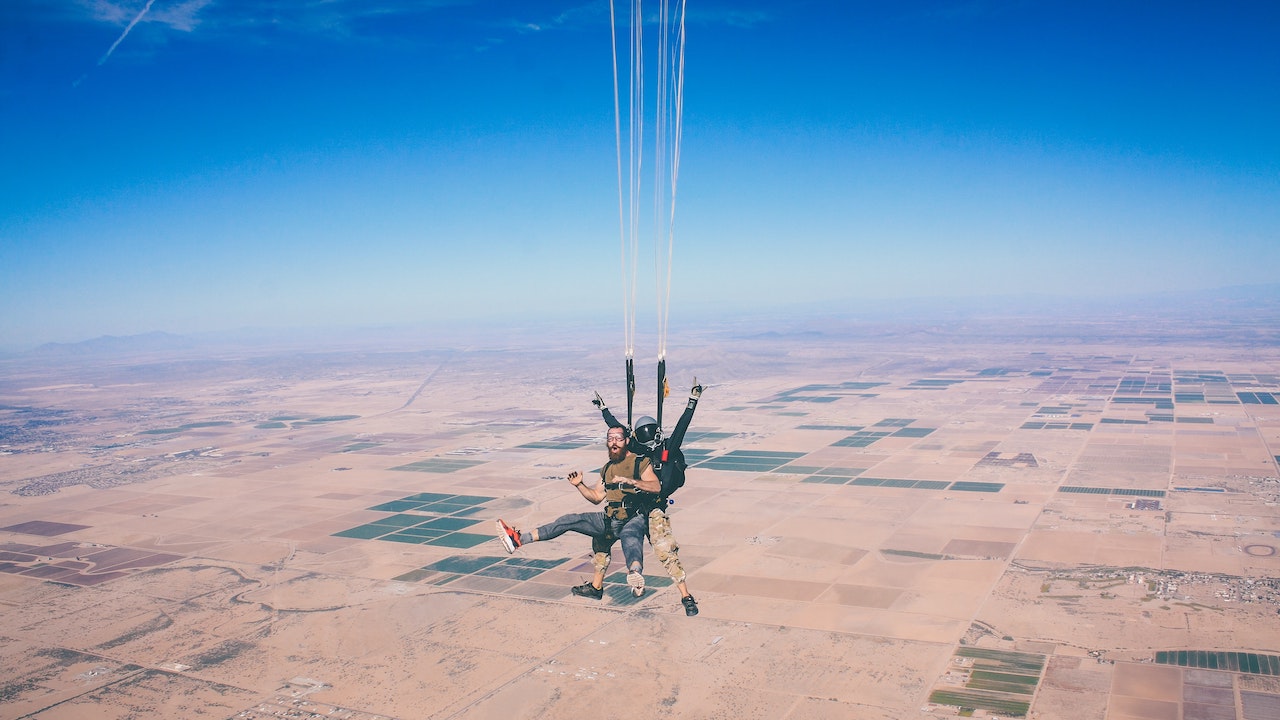 Do skydivers have backup parachutes? The Complete Guide