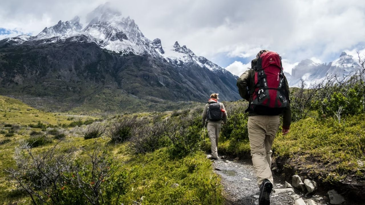 How to choose a backpack for hiking, trekking, and climbing?