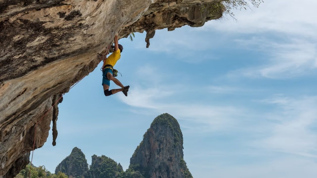 How to get over your fear of falling when rock climbing and bouldering?